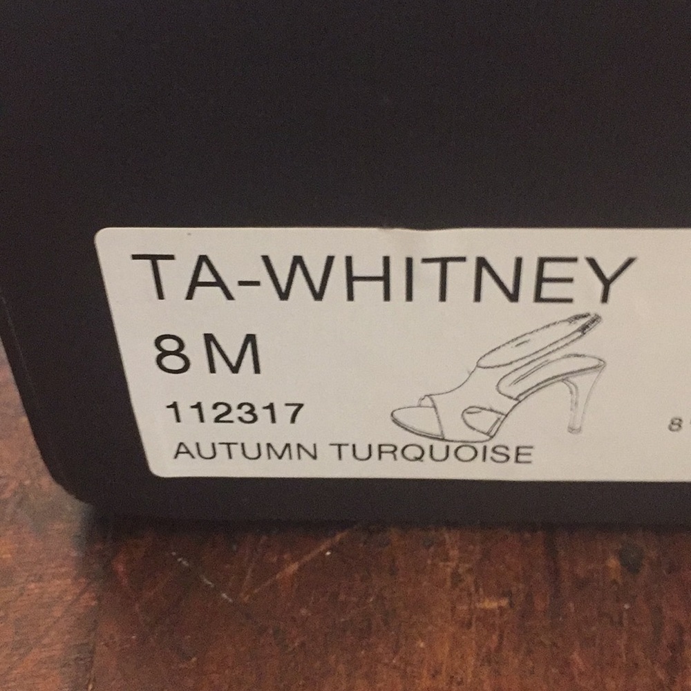 Beautiful Tahari “Whitney” blue suede leather  NIB - Picture 8 of 8